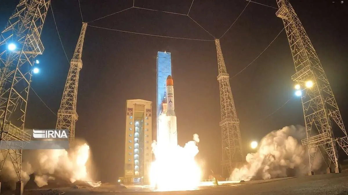 Iran Sukses Meluncurkan 3 Satelit di Orbit Tertinggi GTO