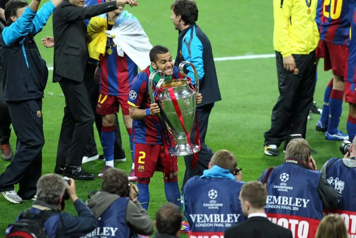 Dani Alves resmi pulang ke Barcelona, siap bantu era Xavi Hernandez