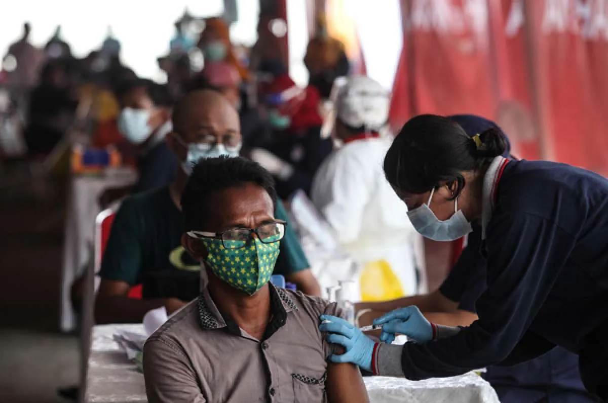 Jokowi targetkan vaksinasi 7,5 juta penduduk DKI Jakarta rampung Agustus