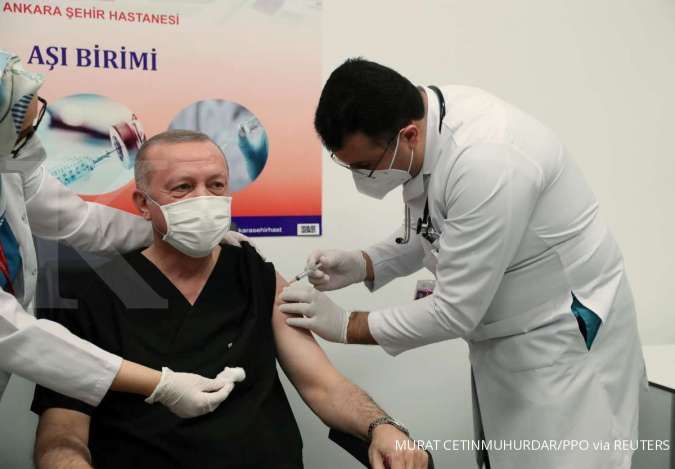 Presiden Turki Erdogan disuntik vaksin Covid-19 buatan Sinovac
