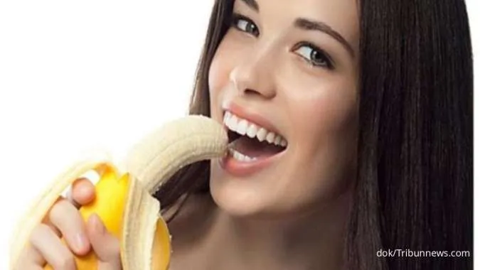 Makan pisang 