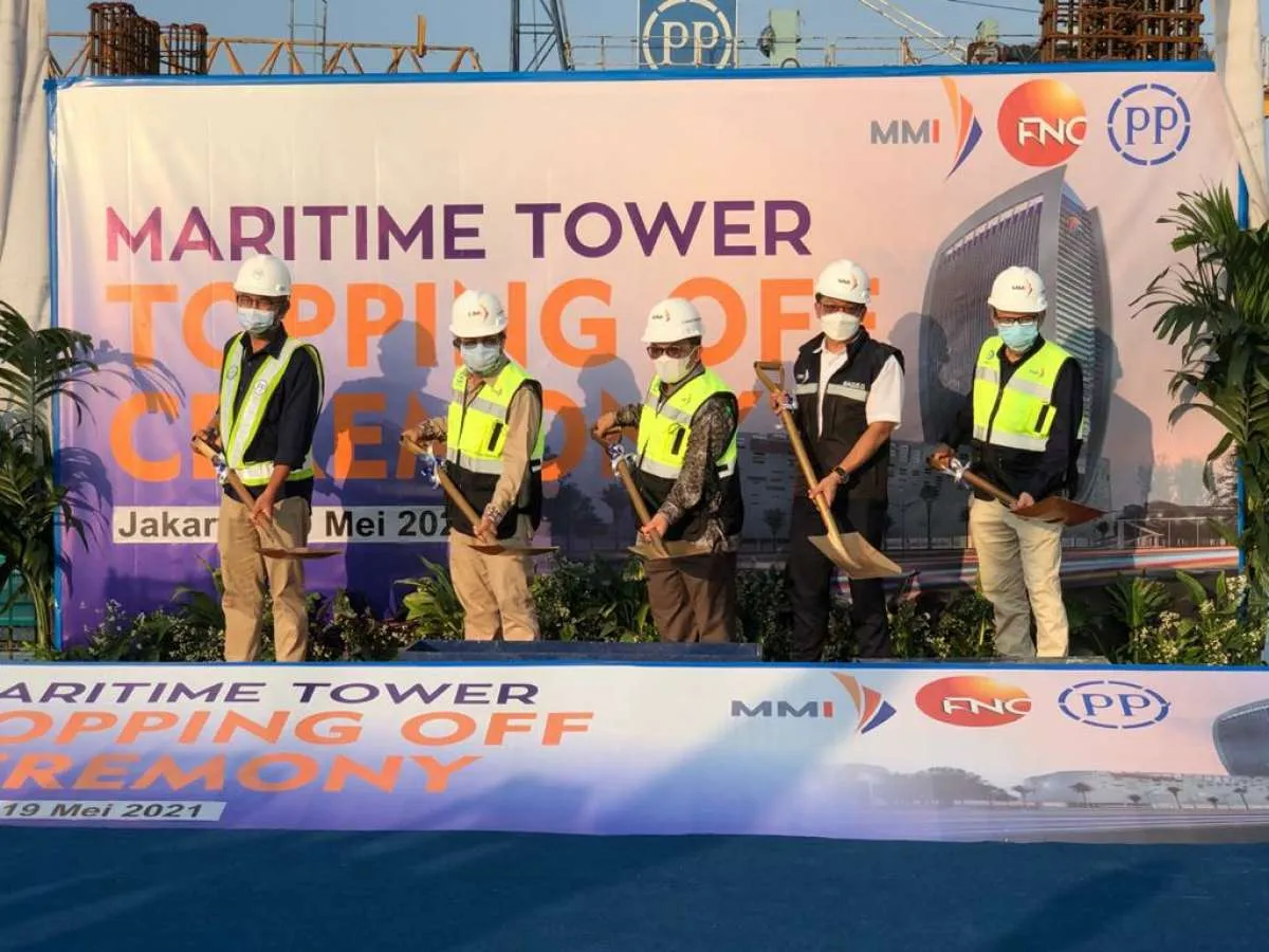 PTPP laksanakan topping off Maritime Tower