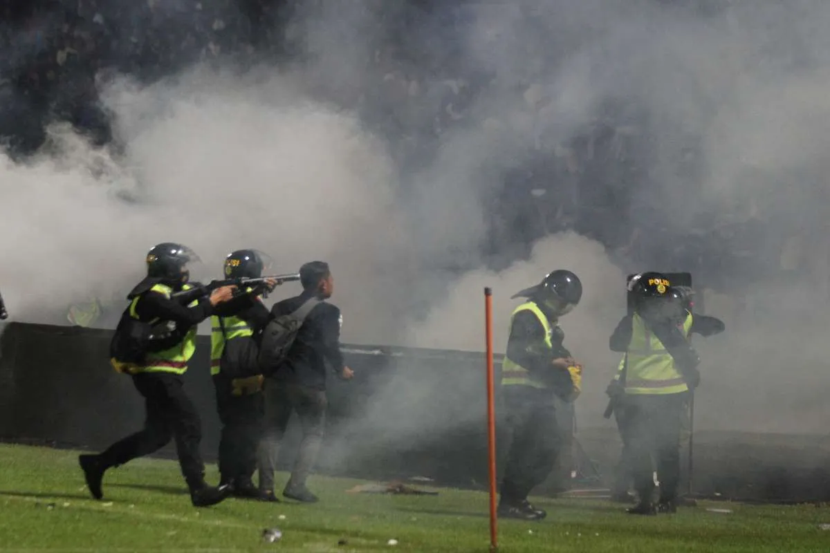 Gas Air Mata: Kandungan, Gejala yang Timbul, dan Cara Mengatasi Jika Terkena Tear Gas