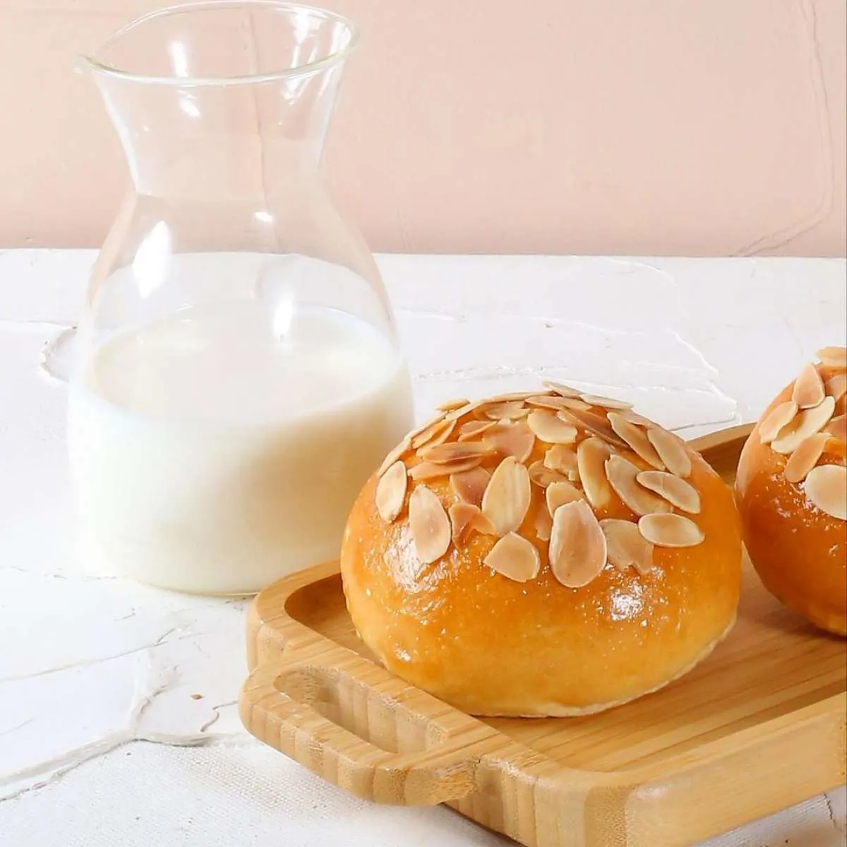 Promo BreadTalk 10 Mei 2021 cocok buat takjil, almond kaya Rp 8.500 saja!