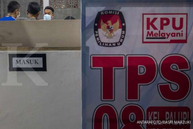 KPU Padang membuat TPS keliling untuk pasien Covid-19 yang menjalani karantina
