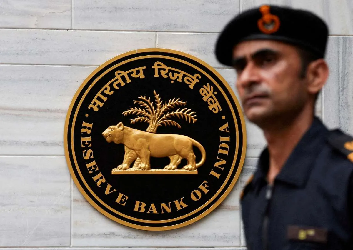 Rupee Tertekan Konflik Timur Tengah, RBI Gelontorkan US$ 12 Miliar