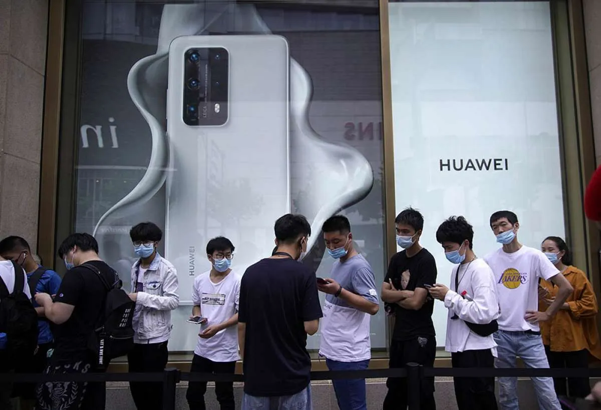 Penjualan ponsel di China menurun 35%, Huawei dan Apple mulai khawatir