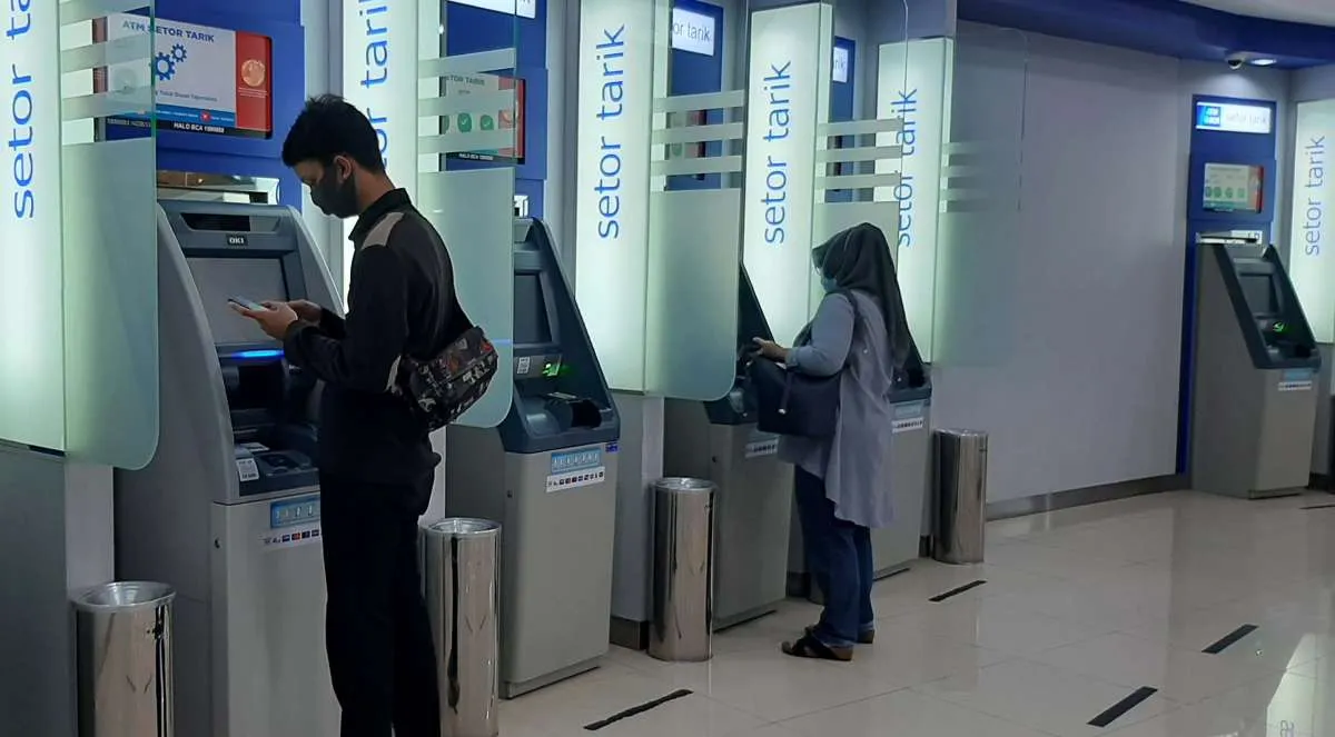Nasabah Valas Merapat, Cek Kurs Dollar-Rupiah di BCA Hari Ini Jumat (10/1)