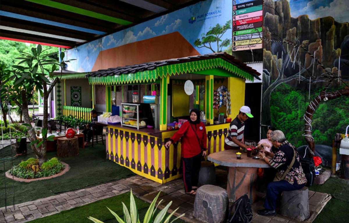 Taman Betawi di kolong tol