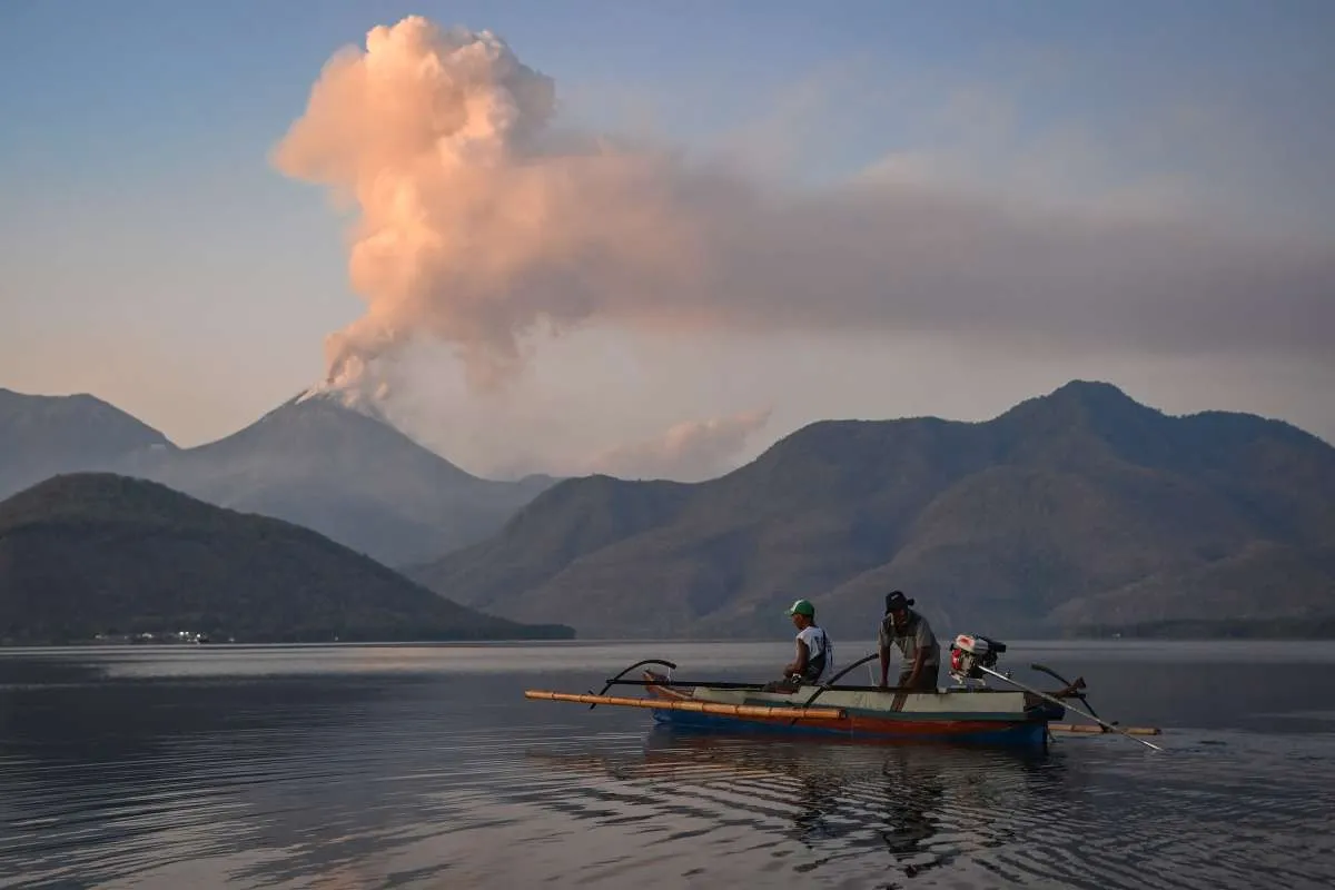 Gunung Lewotobi Kembali Erupsi di Level Awas Hari Ini, Jumat (15 November 2024)