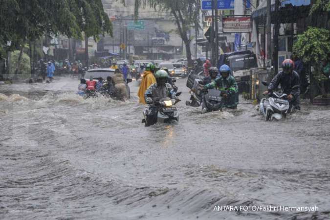 Daerah Sekitar Jakarta Waspada Bencana, Cek Peringatan Dini Cuaca Besok Hujan Deras