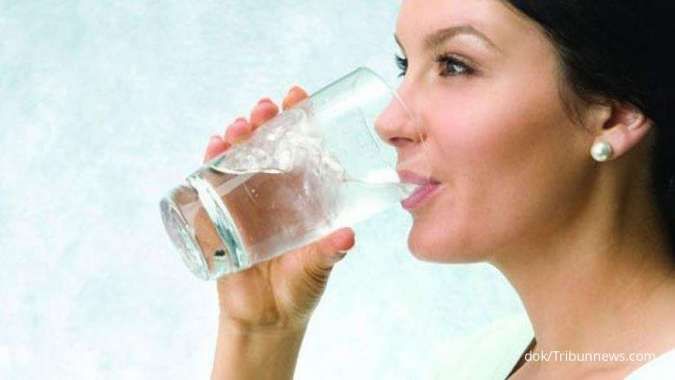Selain Sering Kencing, Ini 8 Tanda Tubuh Kebanyakan Minum Air Putih 