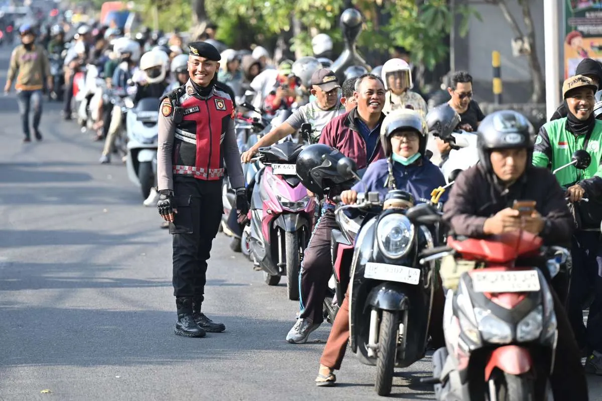 Pertamina Ungkap Penyebab Antrean Mengular di SPBU Bali