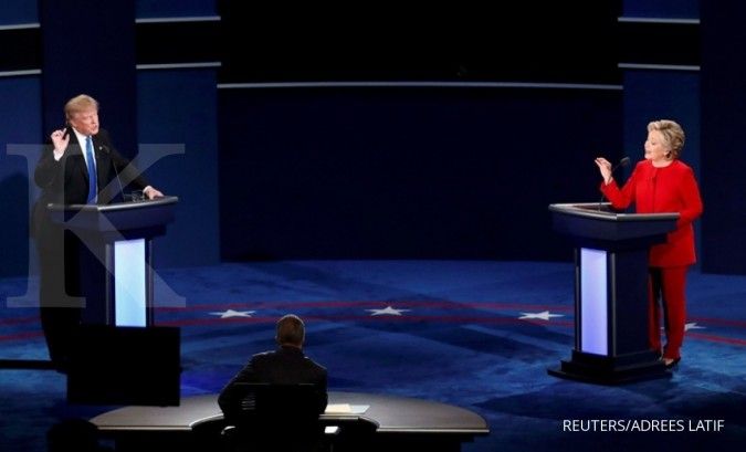 Saling serang Clinton dan Trump di debat pertama