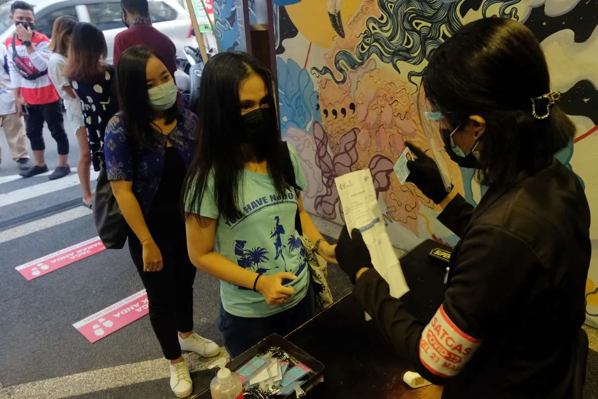 Pelonggaran PPKM akan dorong pertumbuhan ekonomi, tapi skrining harus tegas