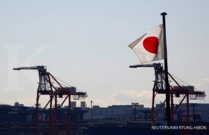 Japan to cut new govt bond issuance 