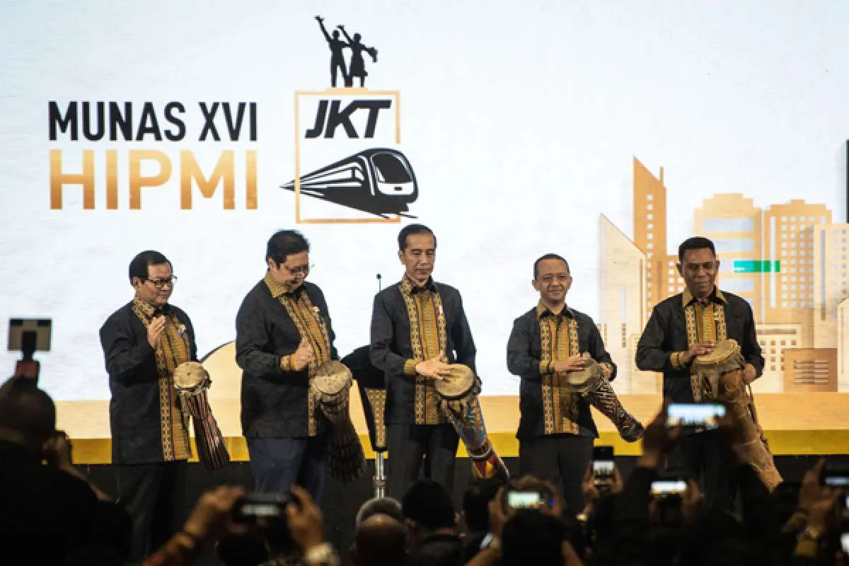 Kejar setoran UU, DPR tak sentuh masalah industri