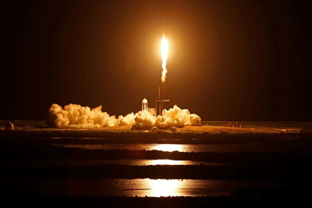 Kapsul SpaceX dengan awak sipil pertama di dunia sukses mendarat di Samudera Atlantik