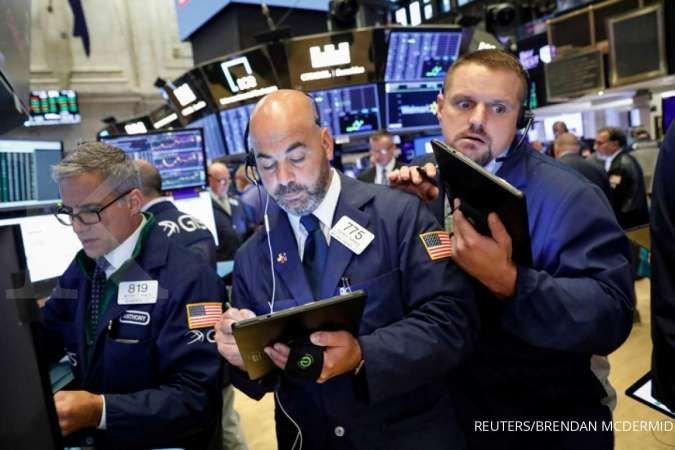 Wall Street bergerak menurun di tengah pemberitaan pemakzulan Trump