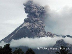 Debu vulkanik Merapi capai 12 km, penerbangan dialihkan