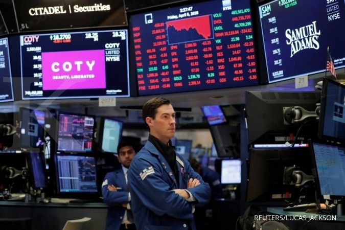 Wall Street tergelincir dipicu penurunan saham perbankan