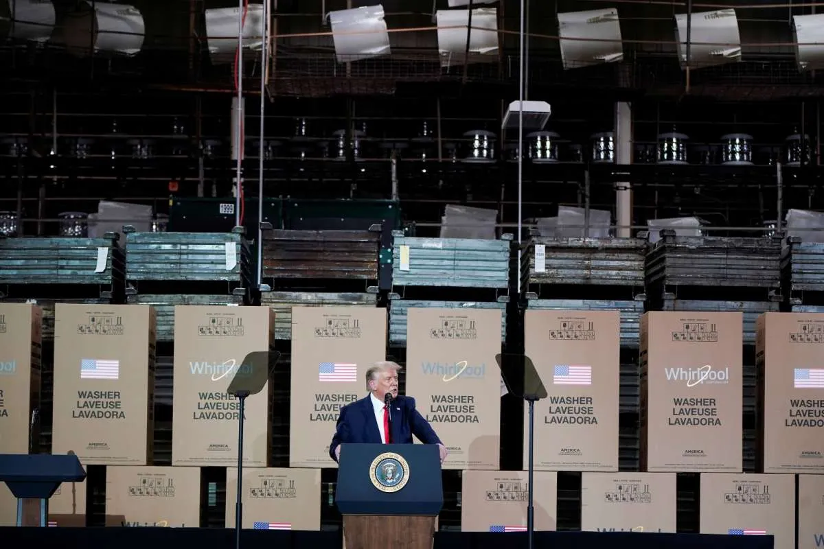 Trump weighs blocking U.S. citizens coming home if coronavirus infection feared