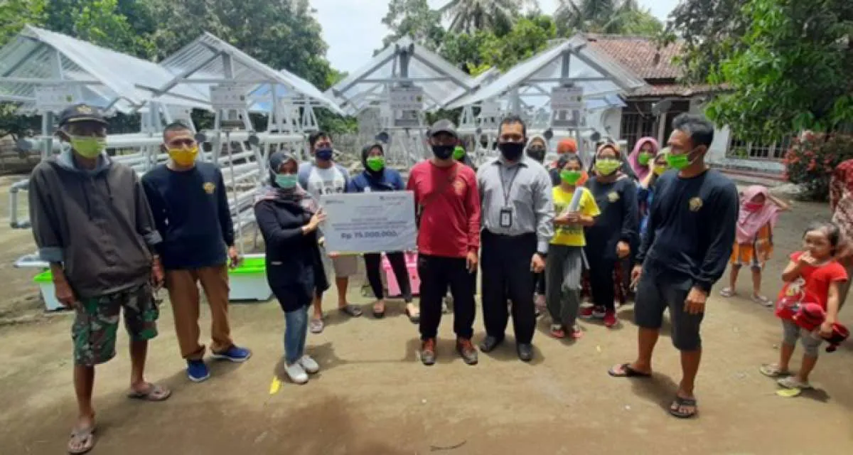 Jamkrindo serahkan mesin pengolah mangga dan sarana budidaya hidroponik
