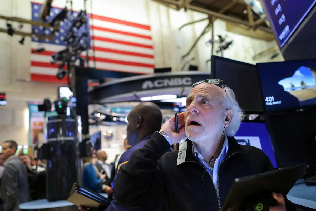 Wall Street: Dow, S&P 500 dan Nasdaq Terdesak Ketidakpastian Utang AS