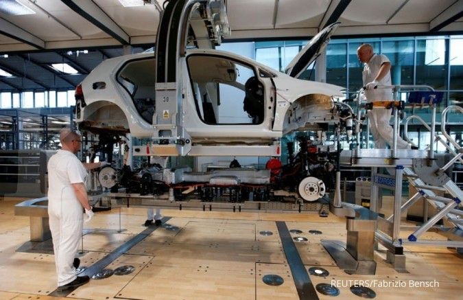 Euro Zone Factory Activity Stuck in Steep Downturn in Sept - PMI