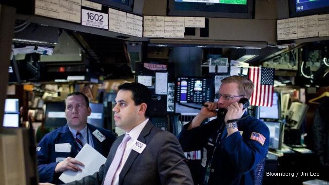 Tertekan, hanya dua yang selamat di Wall Street