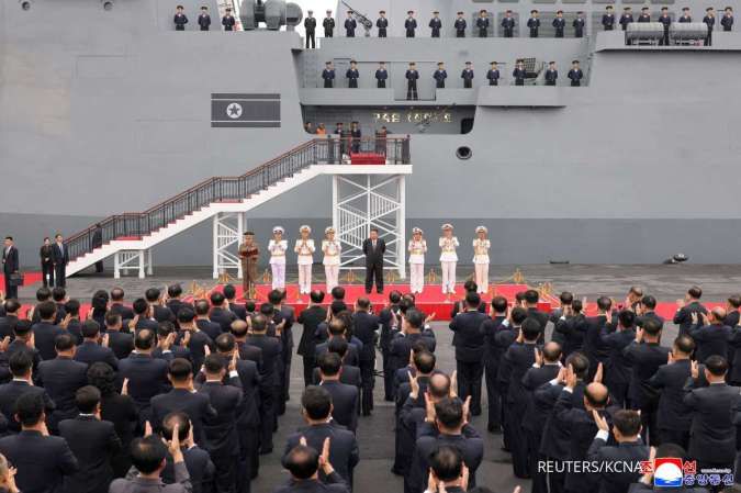 Kim Jong Un Pamerkan Rudal Balistik Antar Benua Terbaru di Parade Militer