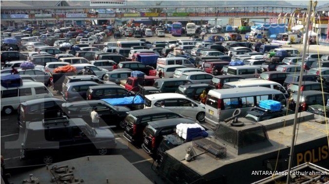 Ribuan kendaraan pribadi padati pelabuhan Merak