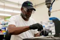 PMI Manufaktur AS Tetap Ekspansif di Februari 2026, Tekanan Harga Kian Menguat