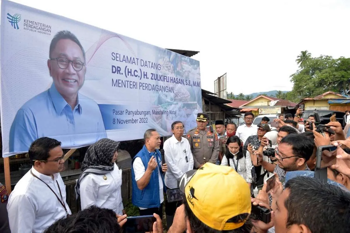 Tinjau Pasar Panyabungan, Mendag Zulkifli: Walau Jauh dari Kota, Harga Bapok Stabil