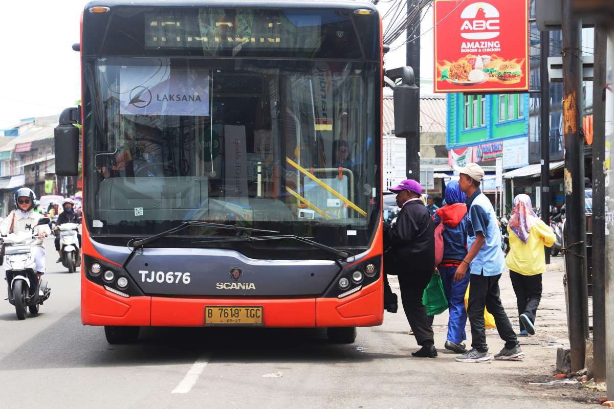 Ragam Bentuk Berbagi Naik Angkutan Umum Bersama Komunitas