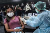 Vaksin Booster Utamakan Pakai AstraZeneca, Cek Efek Samping dan Efikasinya