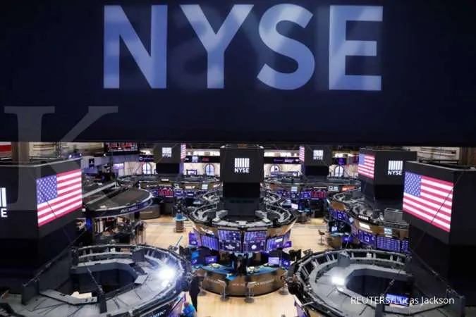  Wall Street falls as coronavirus shreds US payrolls