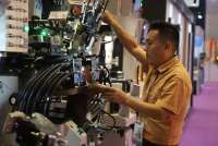 Ekspor Produk Alas Kaki dan Tekstil Tumbuh