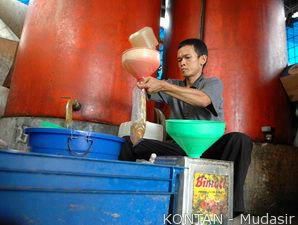 Harga Ogah Turun, Pengecer Ambil Untung Besar