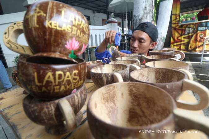 KERAJINAN CANGKIR BATOK KELAPA KARYA NARAPIDANA LAPAS KEDIRI
