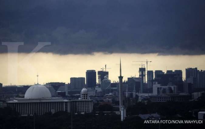 Hujan akan guyur Jakarta siang dan malam ini, waspada petir dan angin kencang