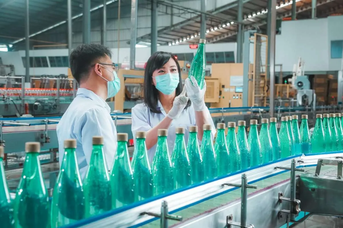 Saat Ramadan dan Idul Fiti penjualan air minum ukuran kecil CLEO bisa naik hingga 50%