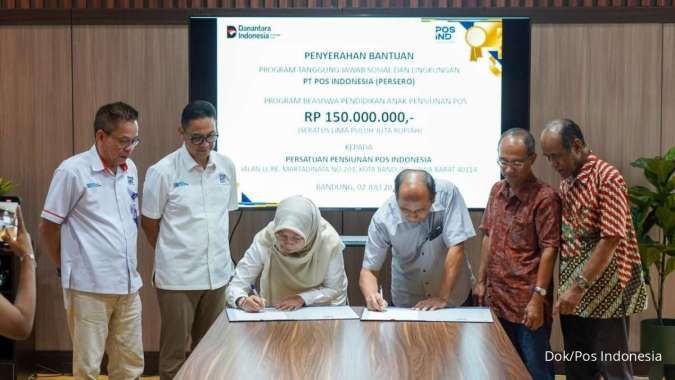 Pos Indonesia Memberi Bantuan Beasiswa Pendidikan Pada Anak Pensiunan