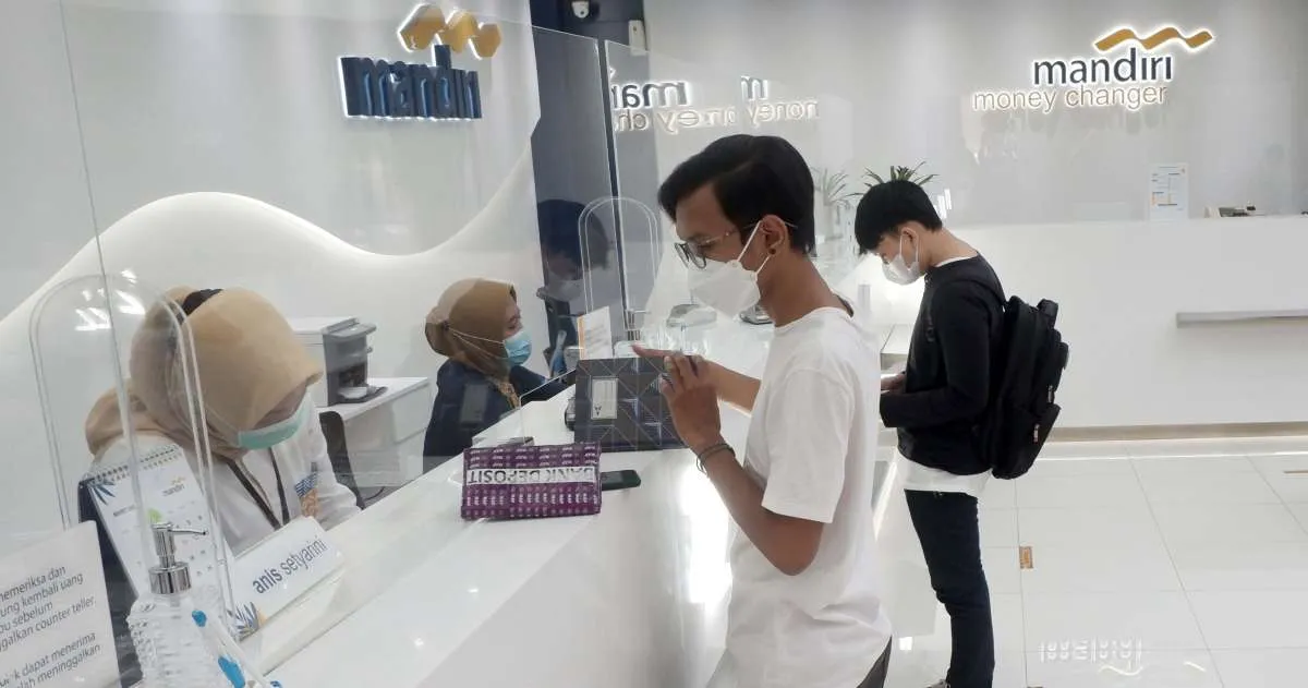 Cek kurs dollar rupiah di Bank Mandiri jelang tengah hari ini, Selasa 25 Mei 2021