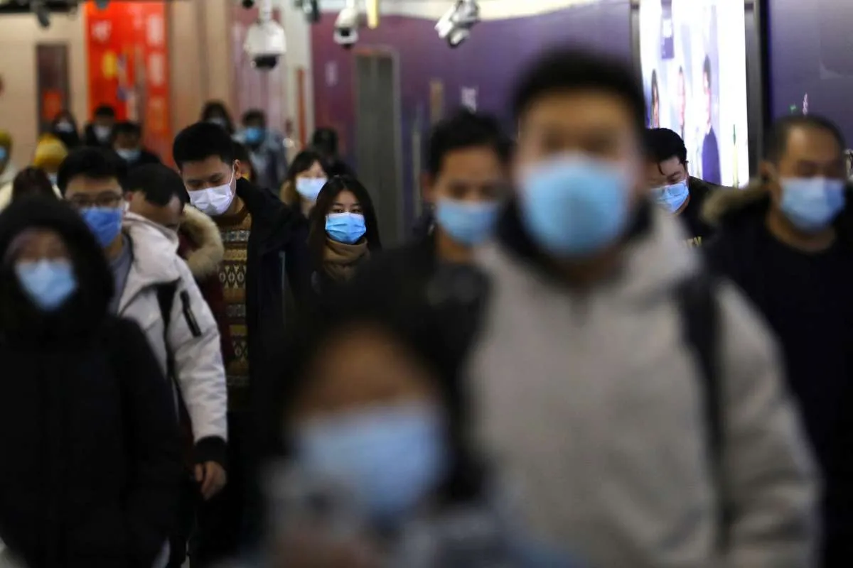 Omicron Menyebar Lewat Pos, China Titahkan Warga Buka Paket dengan Sarung Tangan 