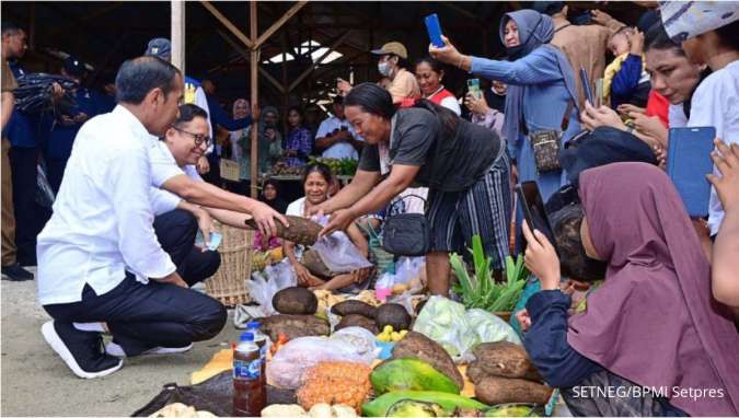 Presiden Jokowi Tinjau Harga Bahan Pokok di Banggai Kepulauan