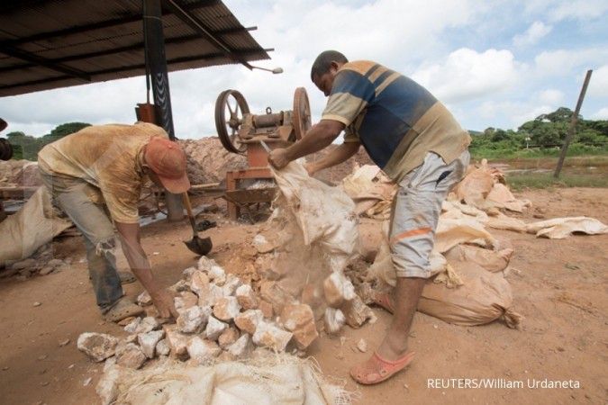 Batal diambil Antam, tambang emas Nusa Halmahera Mineral diborong pengusaha lokal?