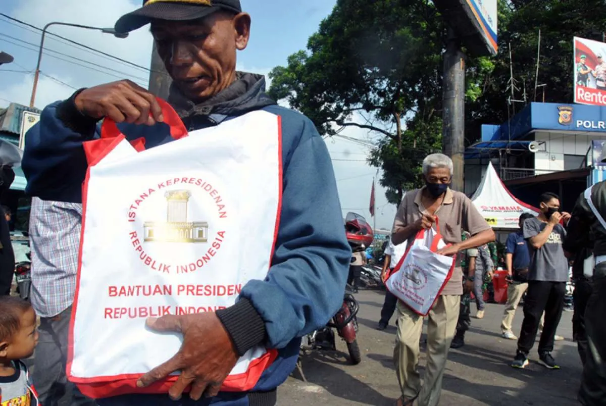 Sebanyak 1,25 juta paket sembako mengalir bagi warga Jabodetabek pasca status PSBB