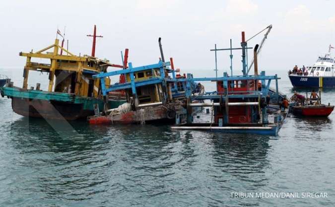 Selama 2 hari, Menteri Susi tenggelamkan 40 kapal pencuri ikan