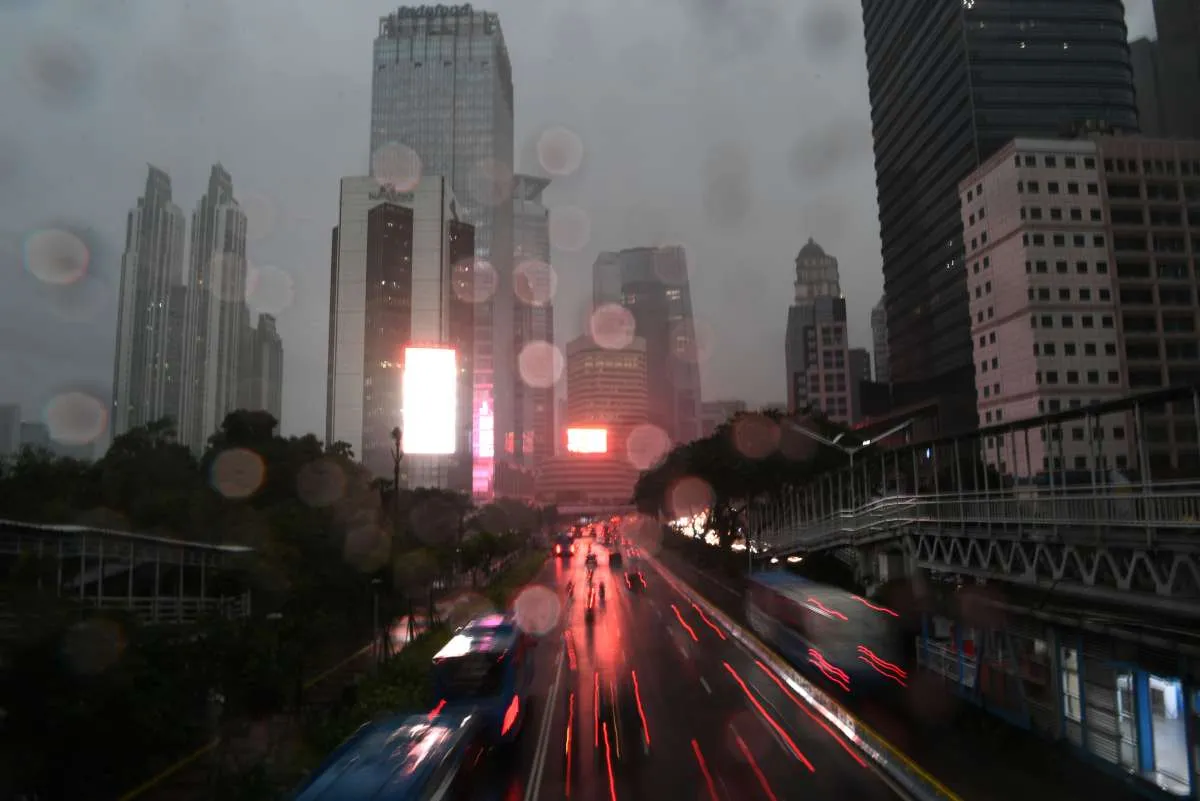 Cuaca Hari Ini di Jabodetabek Hujan Turun pada Malam Hari, Awas Petir